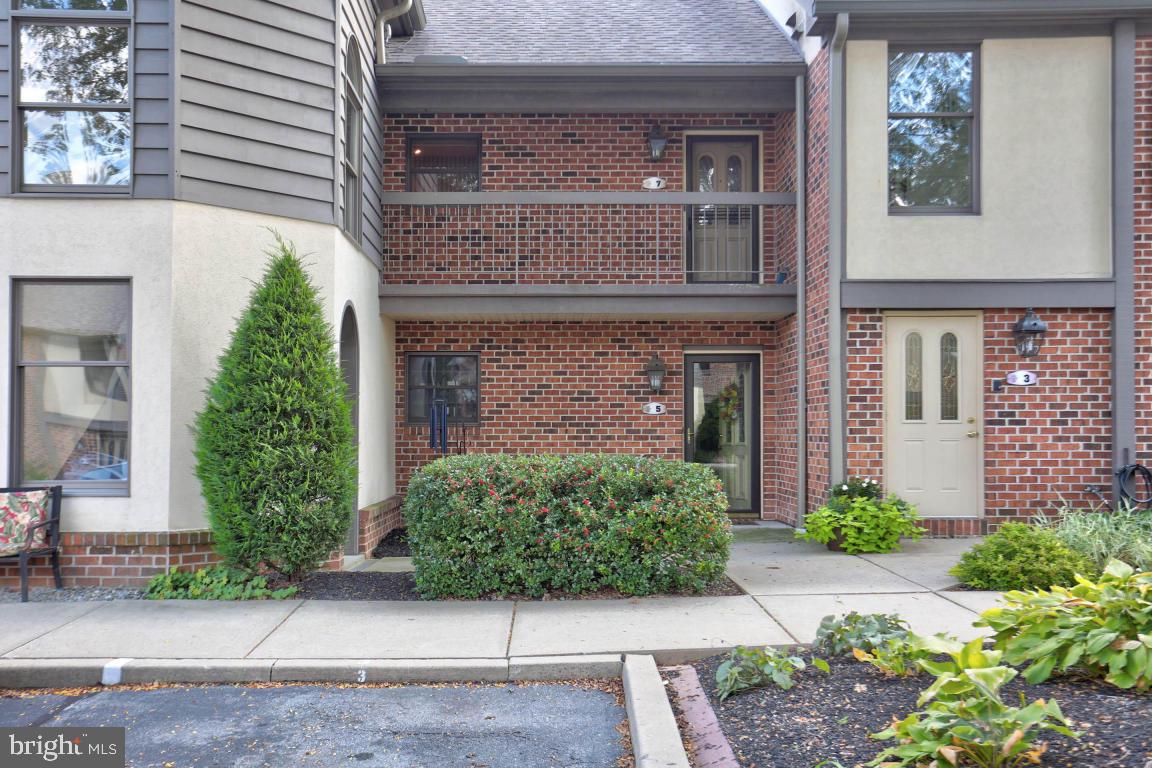 7 Amberly Way Lititz, PA 17543 - Photo 3 of 39