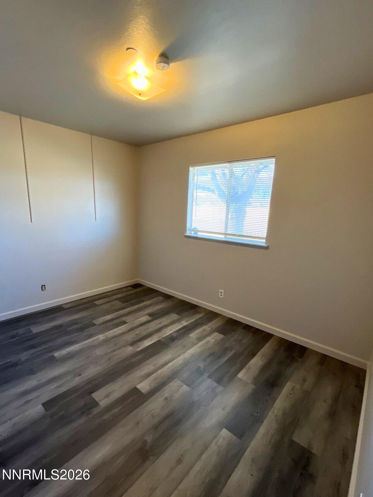2390 Nelson Way Sparks, NV 89431 - Photo 10 of 16 a view of room and window