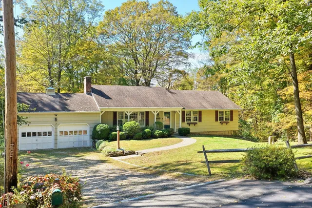 a view of house in front of yard