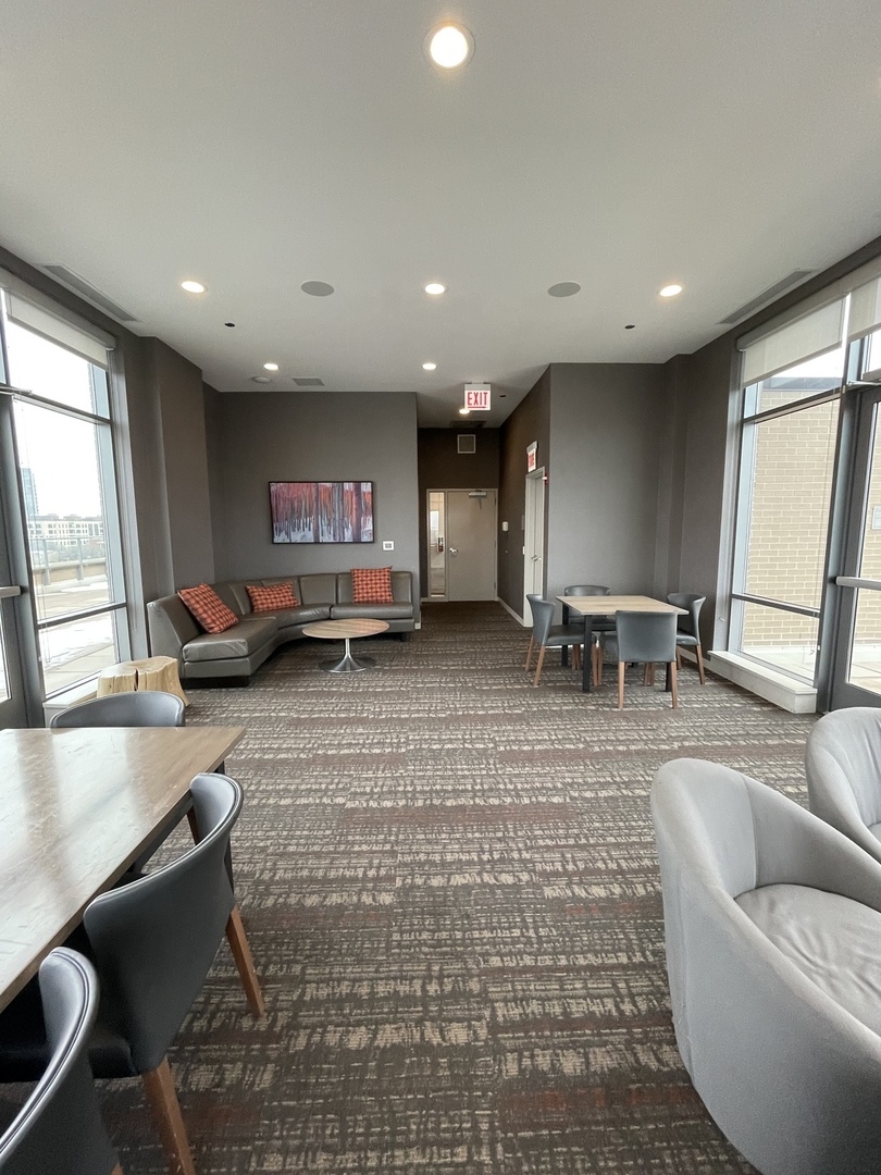 558 West Webster Avenue, Unit 504 Chicago, IL 60614 - Photo 15 of 22