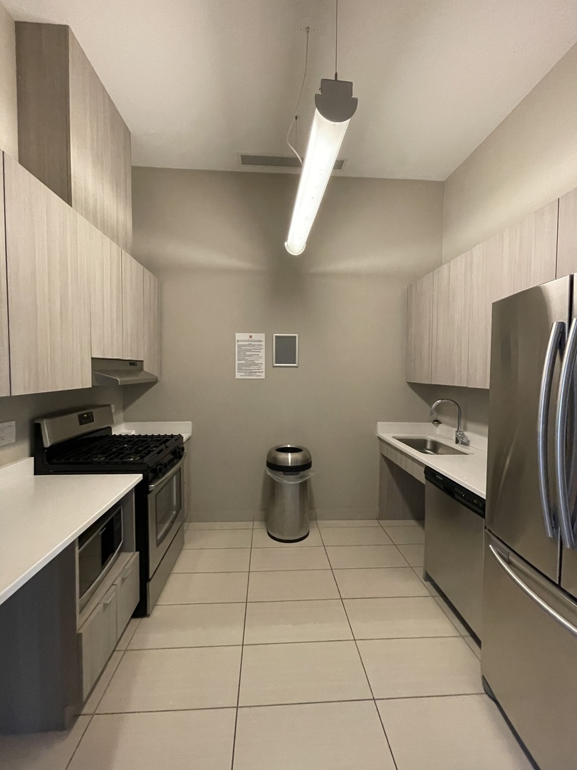 558 West Webster Avenue, Unit 504 Chicago, IL 60614 - Photo 17 of 22