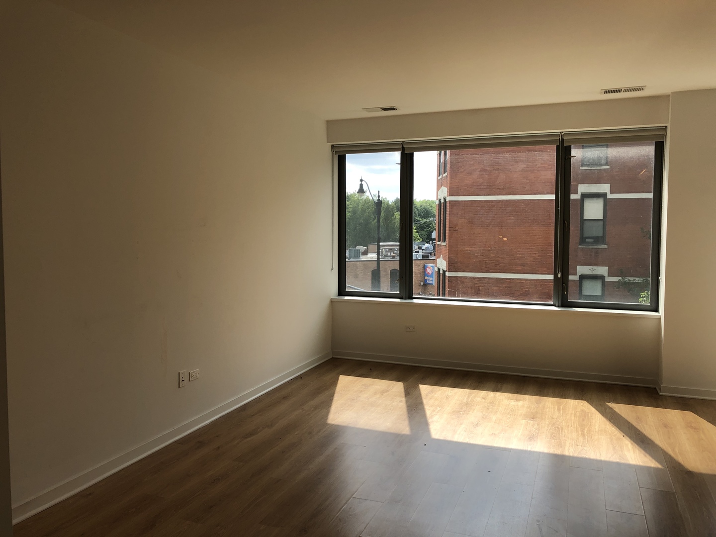 558 West Webster Avenue, Unit 504 Chicago, IL 60614 - Photo 4 of 22