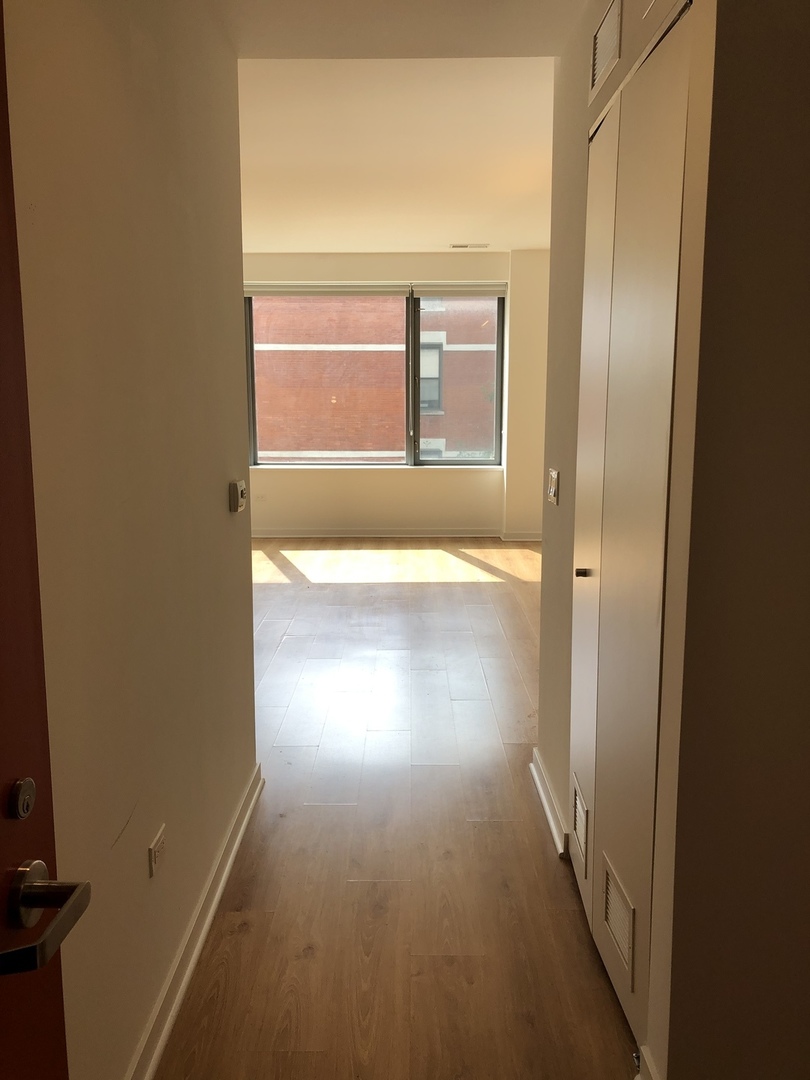 558 West Webster Avenue, Unit 504 Chicago, IL 60614 - Photo 5 of 22
