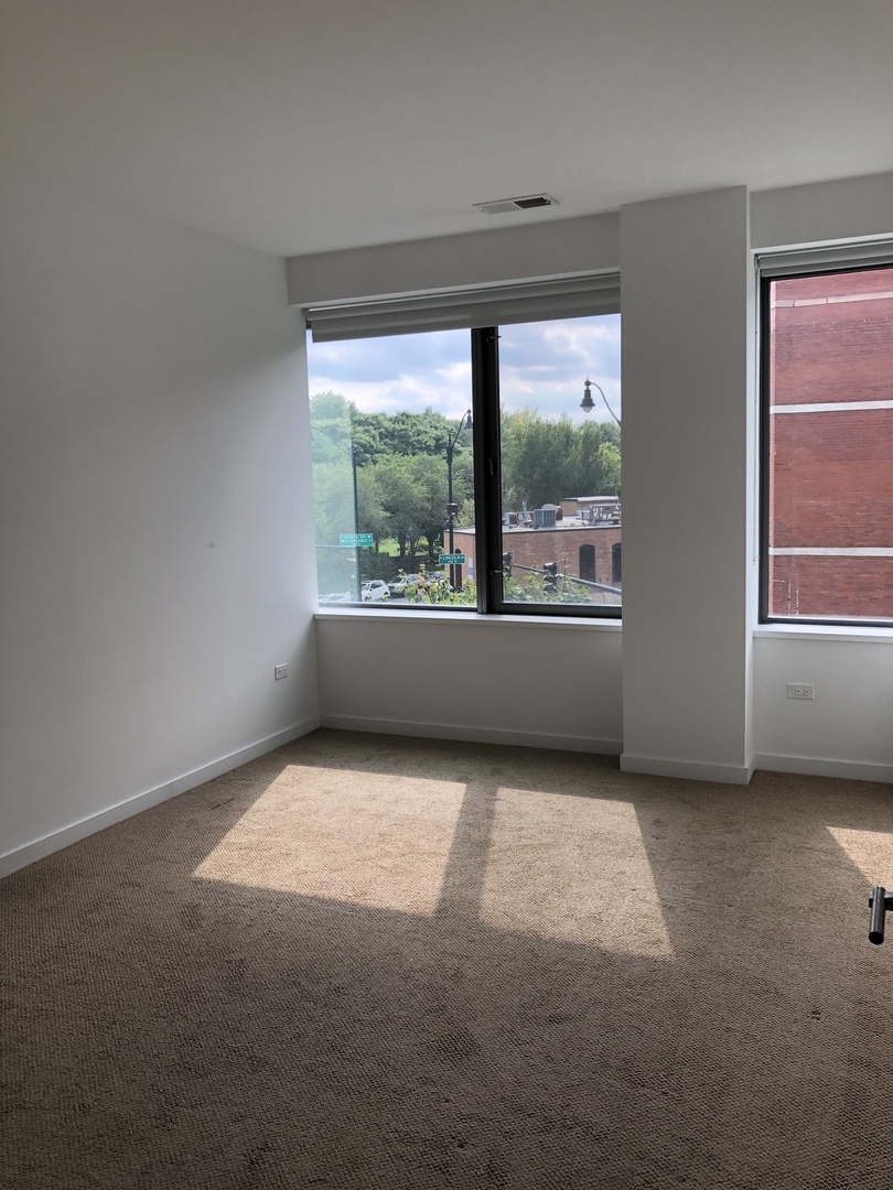 558 West Webster Avenue, Unit 504 Chicago, IL 60614 - Photo 9 of 22