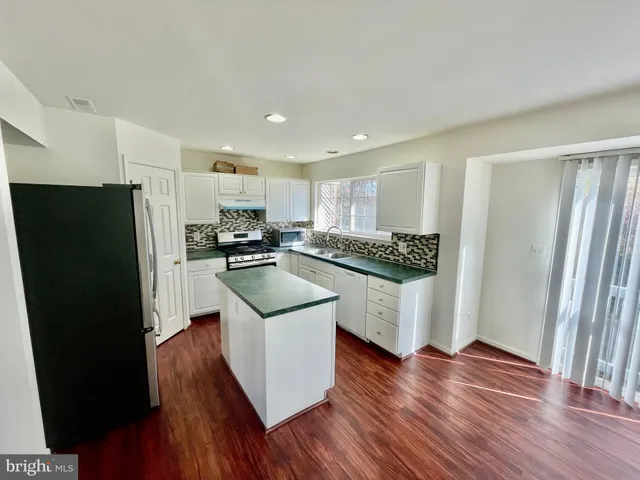 $2,895 | 16949 Toms River Loop, Dumfries, VA 22026