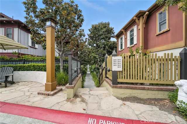 a view of a pathway with house on both side