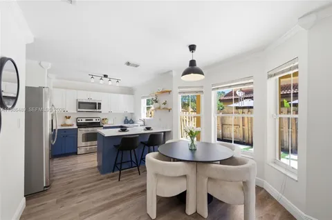 $499,990 | 192 West Forest Oak Circle, Davie, FL 33325