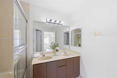 $499,990 | 192 West Forest Oak Circle, Davie, FL 33325