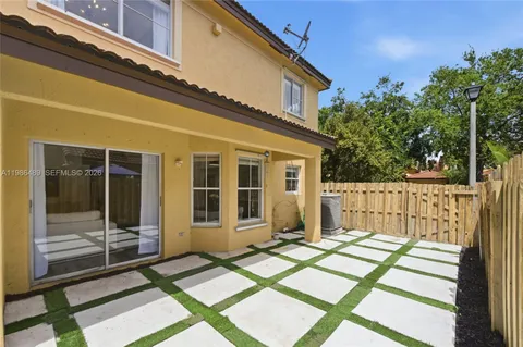 $499,990 | 192 West Forest Oak Circle, Davie, FL 33325