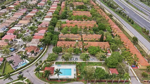 $499,990 | 192 West Forest Oak Circle, Davie, FL 33325