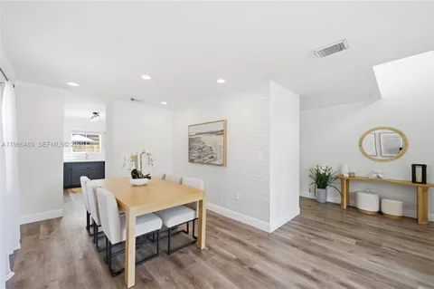 $499,990 | 192 West Forest Oak Circle, Davie, FL 33325