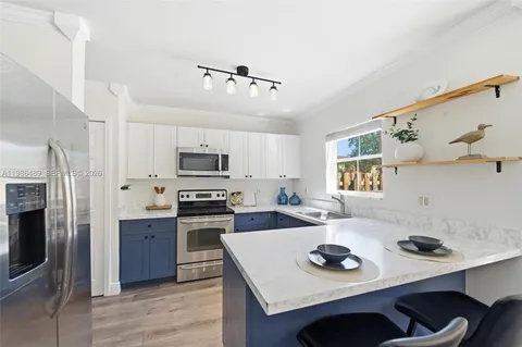 $499,990 | 192 West Forest Oak Circle, Davie, FL 33325