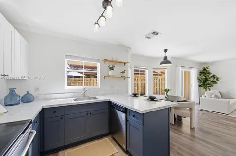 $499,990 | 192 West Forest Oak Circle, Davie, FL 33325