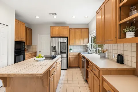 $625,000 | 120 Royal Oak Lane, Lakeway, TX 78734