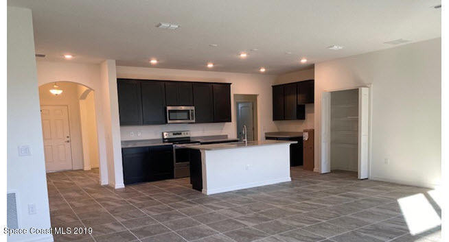 918 Raleigh Road Southeast Palm Bay, FL 32909 - Photo 4 of 13 Kitchen