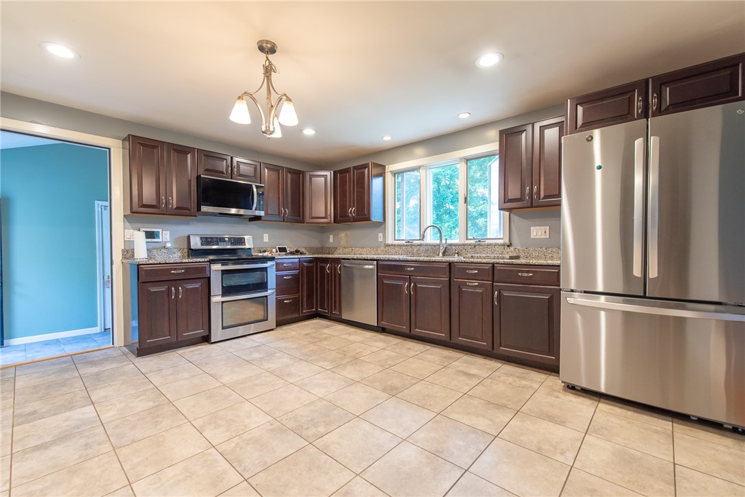 11 Country Hill Road Cumberland, RI 02864 - Photo 2 of 27