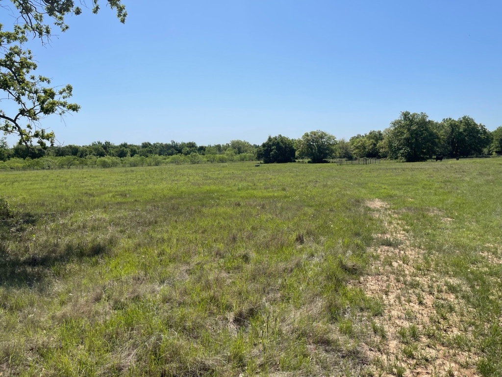 322 County Road 322 Road Rockdale, TX 76567 - Photo 6 of 20 a view of a field with an ocean