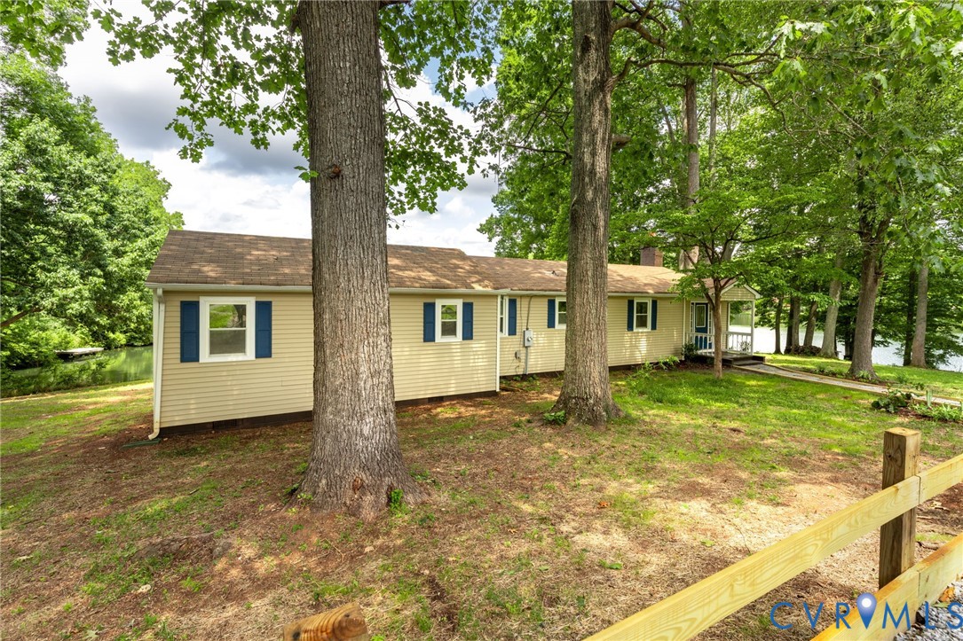 2224 Overlook Road Powhatan, VA 23139 - Photo 3 of 36