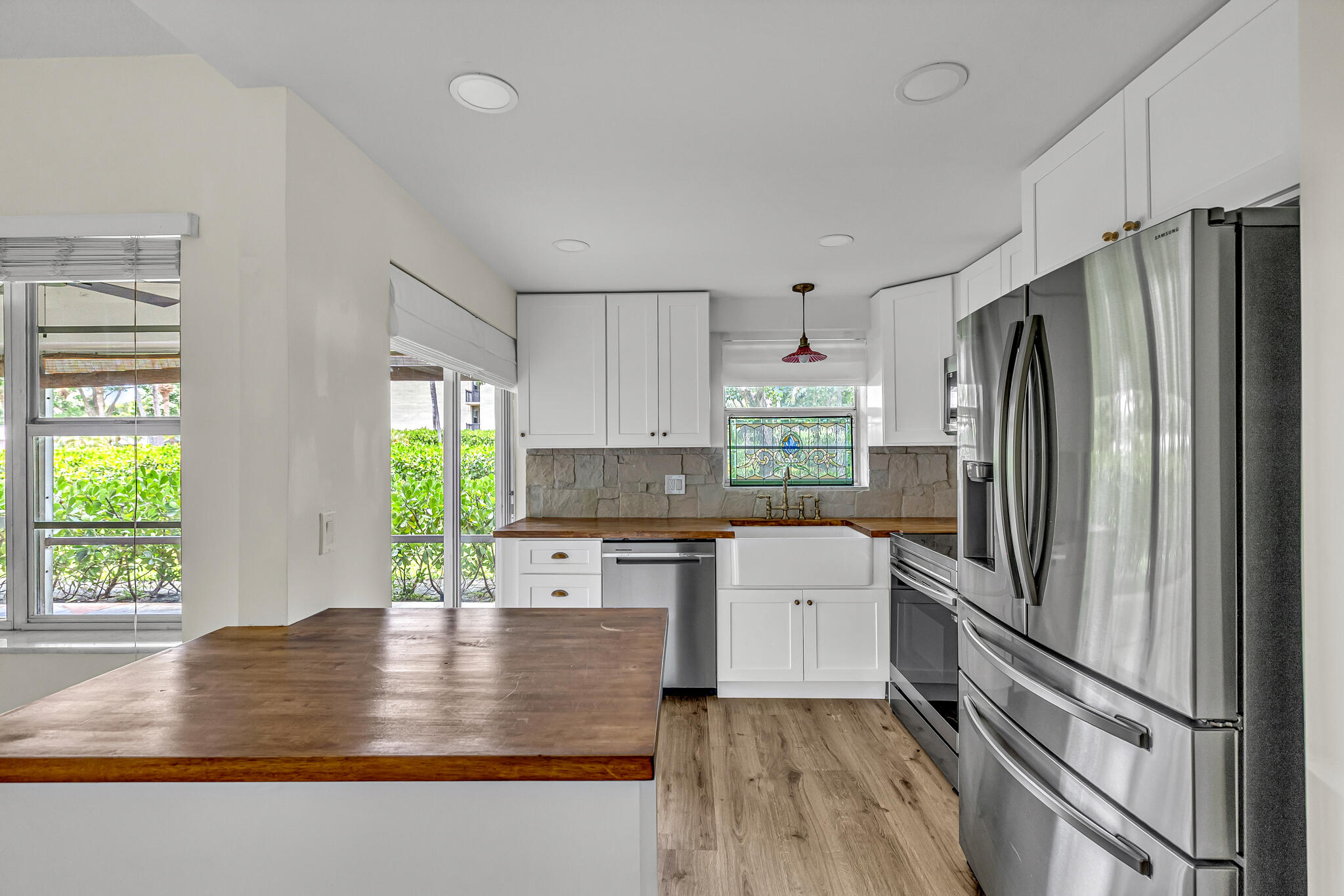 100 Royal Palm Way, Unit 1030 Boca Raton, FL 33432 - Photo 3 of 25 Kitchen