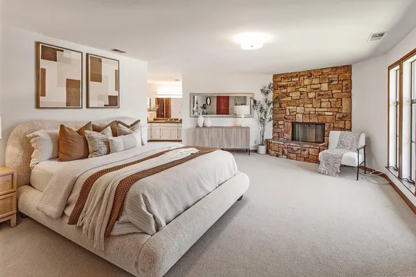 $5,950,000 | 200 Todo El Mundo, Woodside, CA 94062