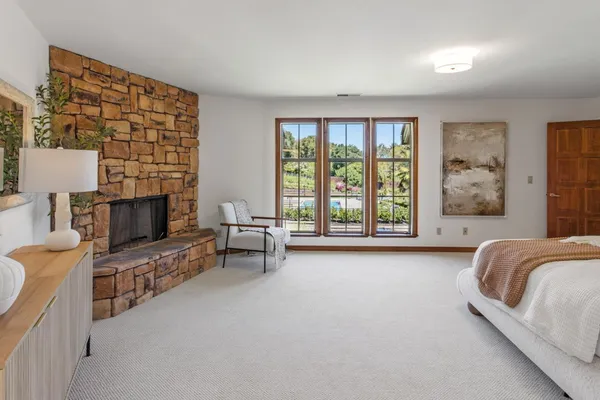 $5,950,000 | 200 Todo El Mundo, Woodside, CA 94062
