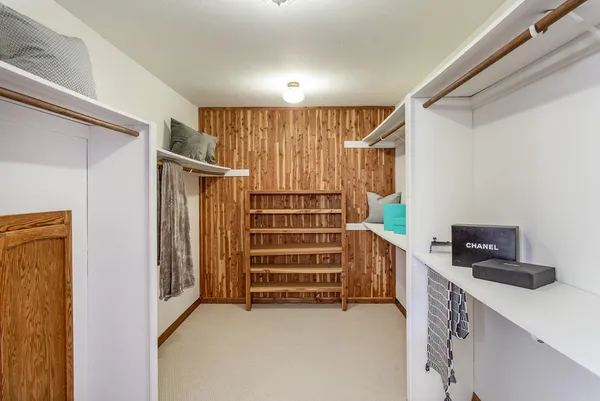 $5,950,000 | 200 Todo El Mundo, Woodside, CA 94062