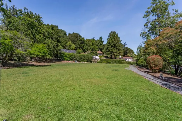$5,950,000 | 200 Todo El Mundo, Woodside, CA 94062