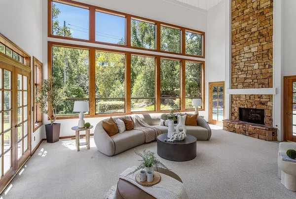 $5,950,000 | 200 Todo El Mundo, Woodside, CA 94062