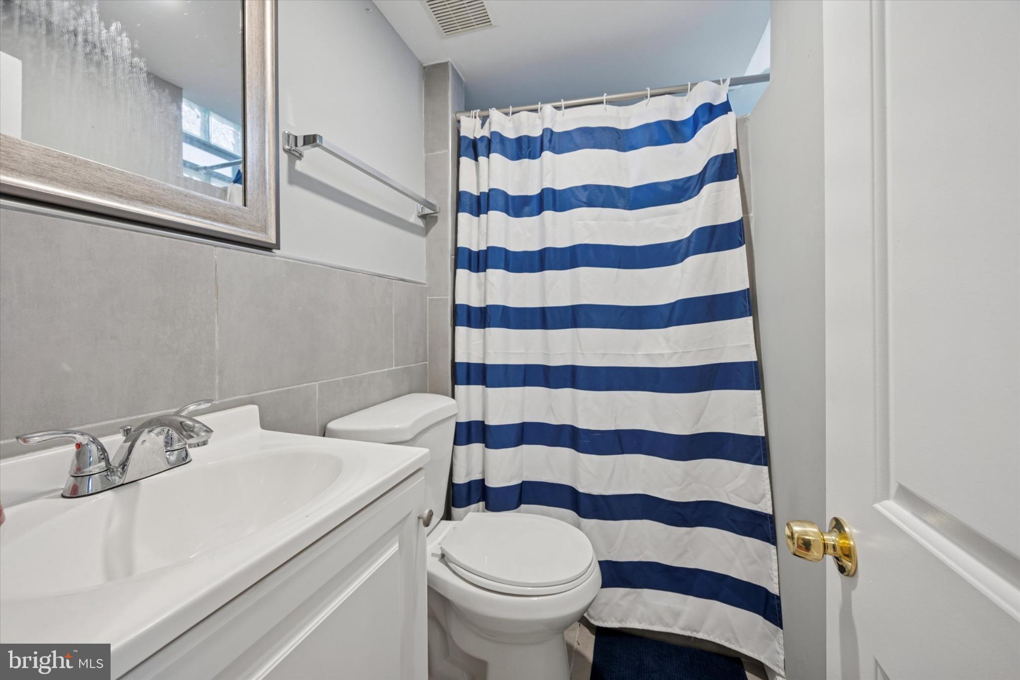 1210 Atwood Road Philadelphia, PA 19151 - Photo 15 of 25 Chic bathroom