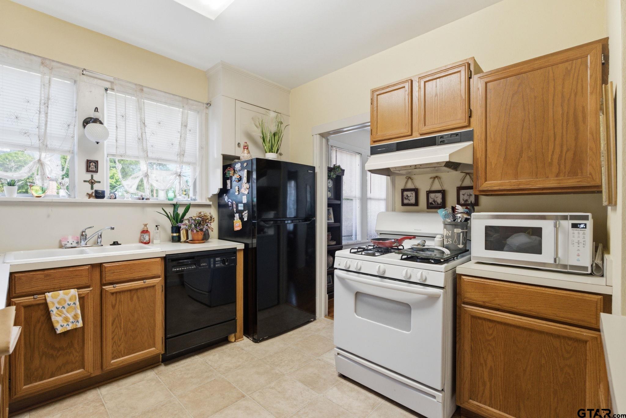 111 Rowland Place Tyler, TX 75701 - Photo 8 of 48