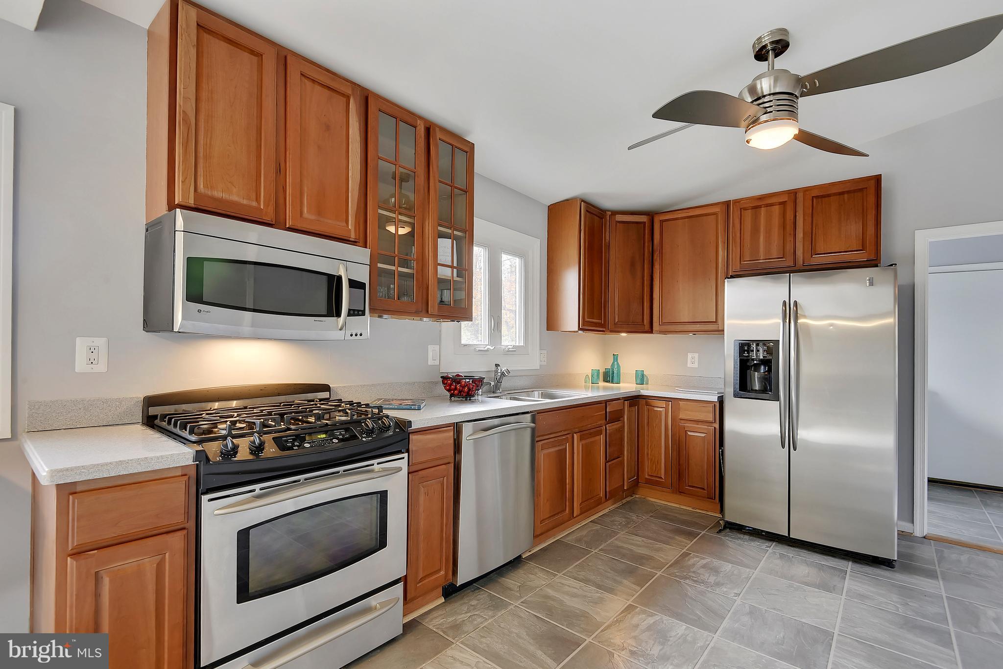 9207 Fernwood Road Bethesda, MD 20817 - Photo 12 of 41 Updated Stainless Steel Kitchen