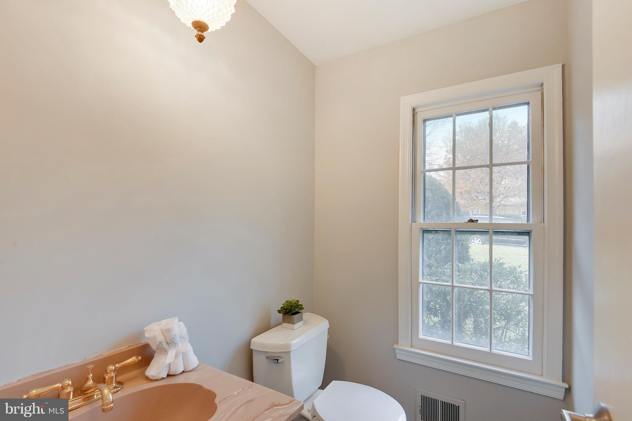 9207 Fernwood Road Bethesda, MD 20817 - Photo 21 of 41 Powder Room