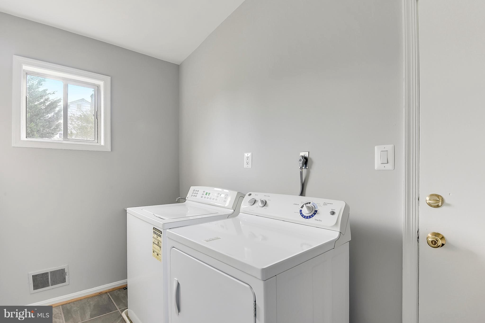 9207 Fernwood Road Bethesda, MD 20817 - Photo 22 of 41 Main Level Laundry / Mudroom