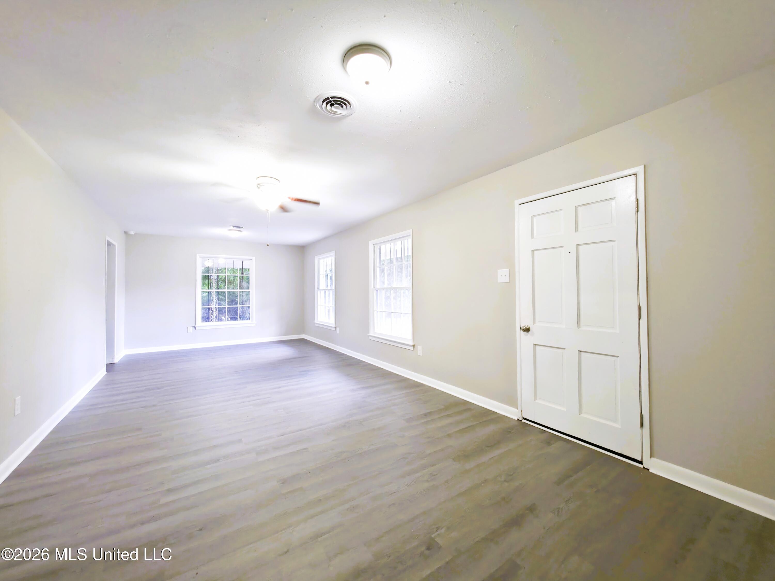 1703 State Street Biloxi, MS 39531 - Photo 4 of 15 20260622_104836