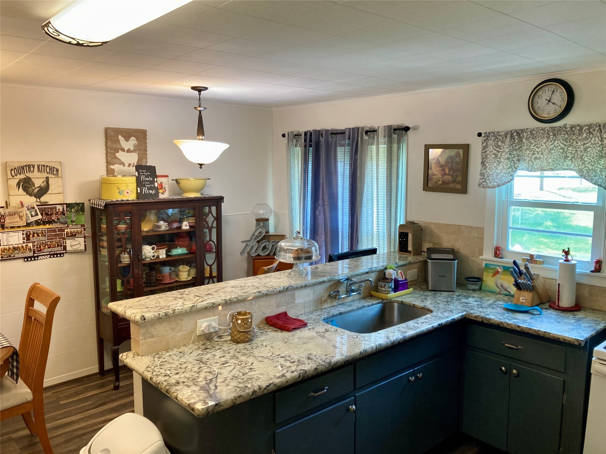 421 13th Street Shiner, TX 77984 - Photo 3 of 9