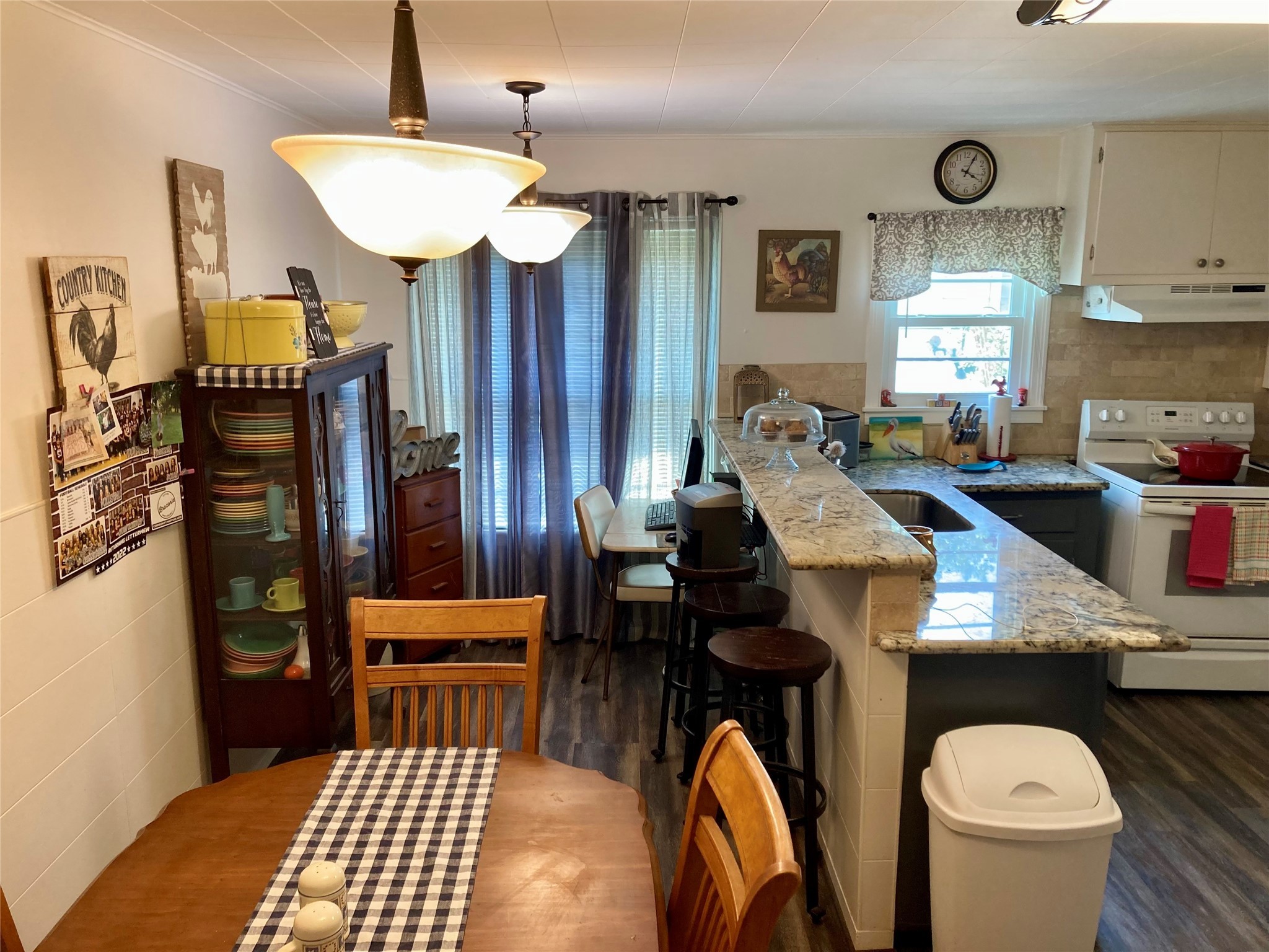 421 13th Street Shiner, TX 77984 - Photo 4 of 9