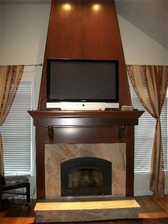 52 Southwick Road North Reading, MA 01864 - Photo 8 of 28 Gallery Image 8