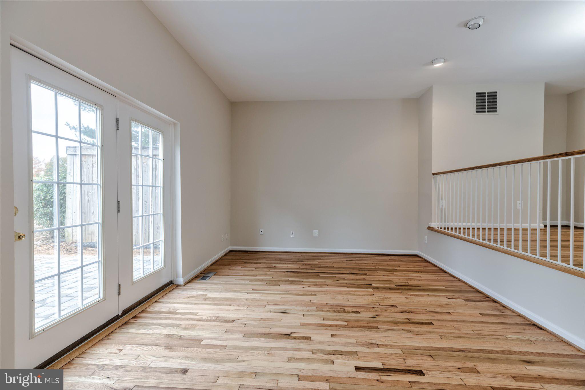 2196 Golf Course Drive Reston, VA 20191 - Photo 11 of 35 Living Room
