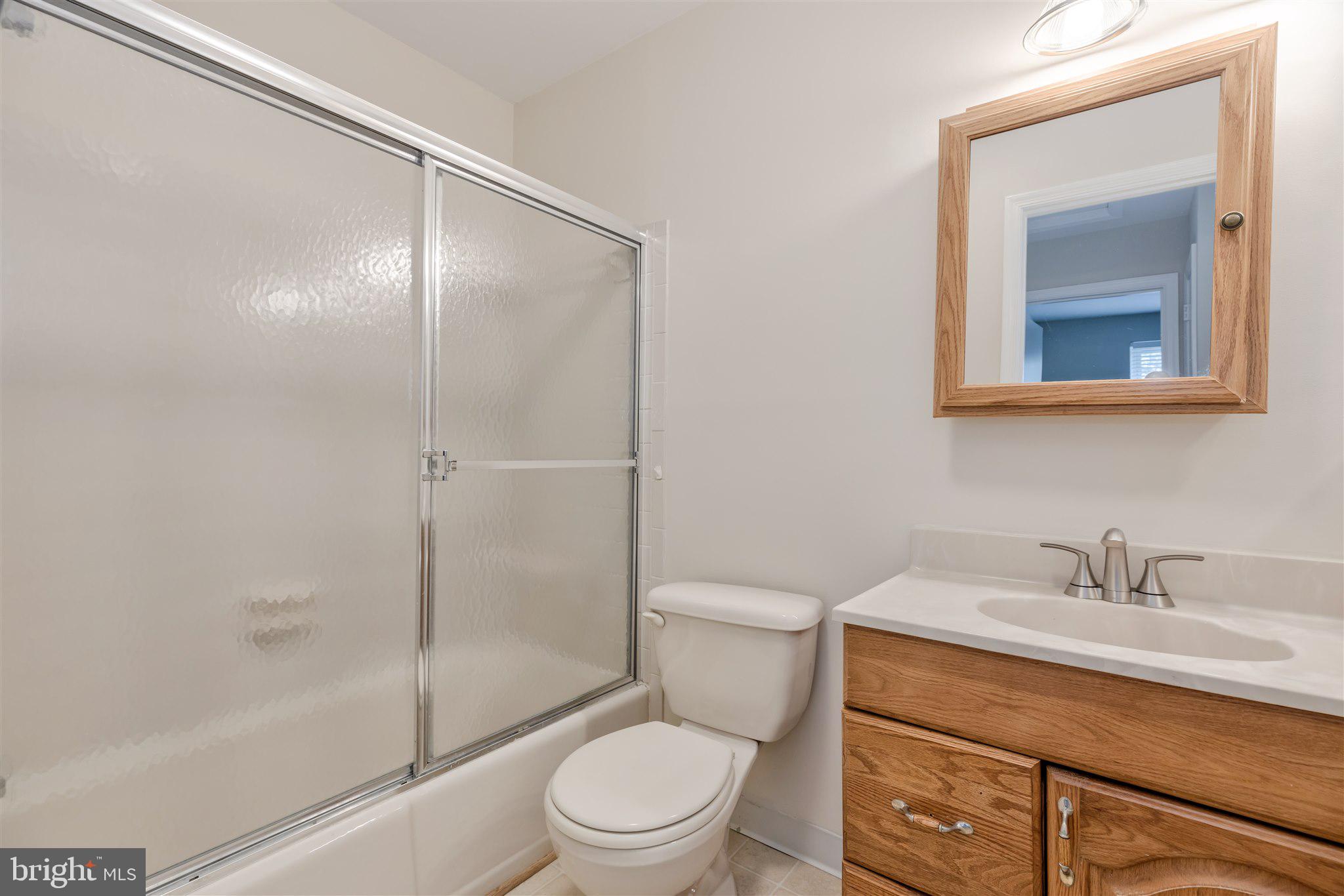 2196 Golf Course Drive Reston, VA 20191 - Photo 23 of 35 Hall Bath