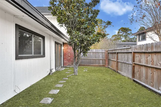 $150,000 | 12040 Mighty Oak Drive, Houston, TX 77066