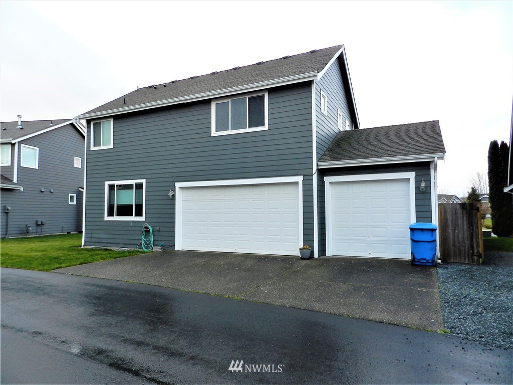 203 Cardinal Street Southwest Orting, WA 98360 - Photo 4 of 36 Gallery Image 4