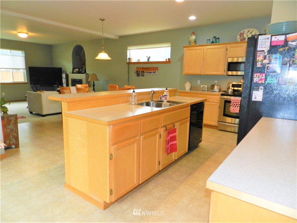203 Cardinal Street Southwest Orting, WA 98360 - Photo 8 of 36 Gallery Image 8