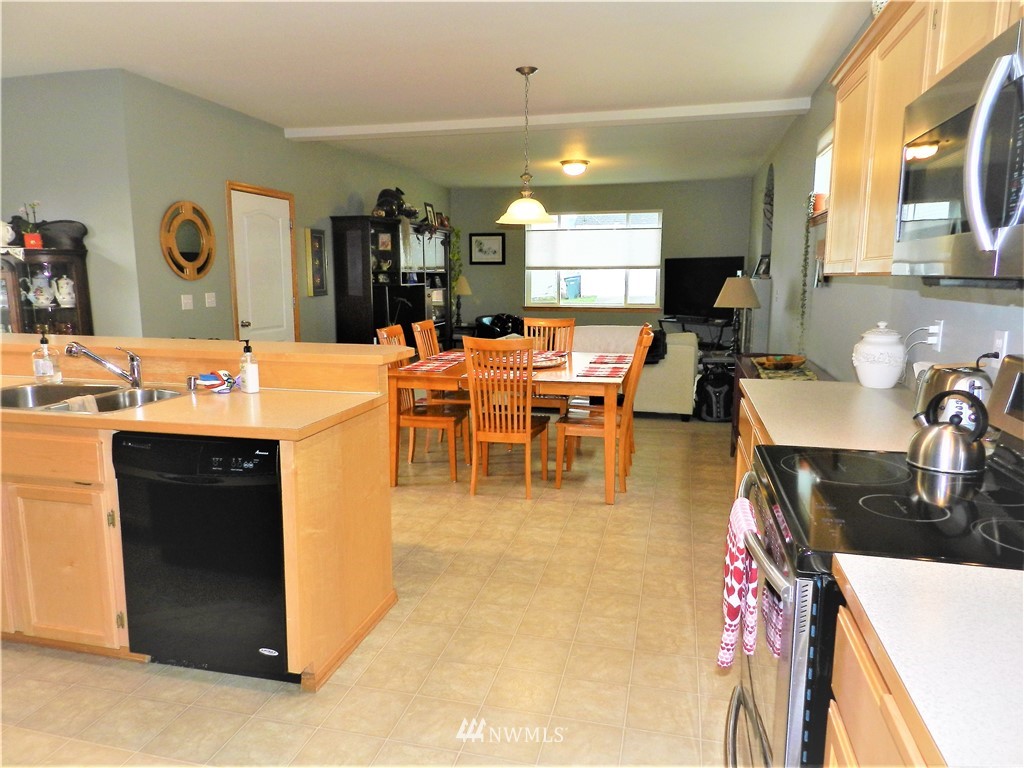 203 Cardinal Street Southwest Orting, WA 98360 - Photo 9 of 36 Gallery Image 9