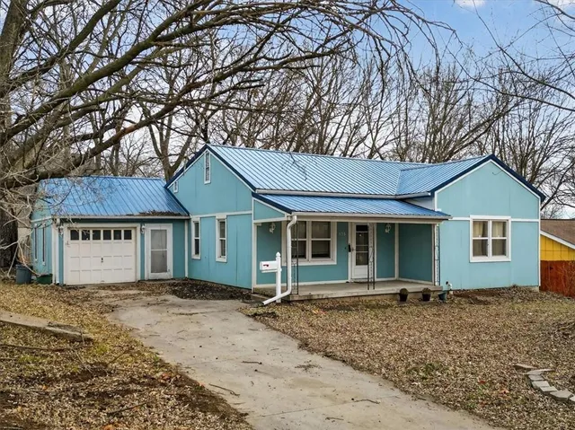 $215,000 | 175 Emerson Avenue, Bonner Springs, KS 66012