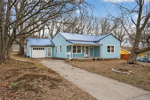 $215,000 | 175 Emerson Avenue, Bonner Springs, KS 66012