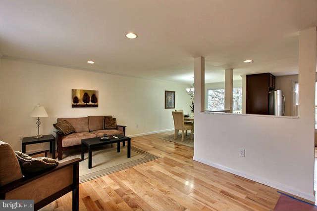 4100 Paran Road Randallstown, MD 21133 - Photo 2 of 27 Living Room