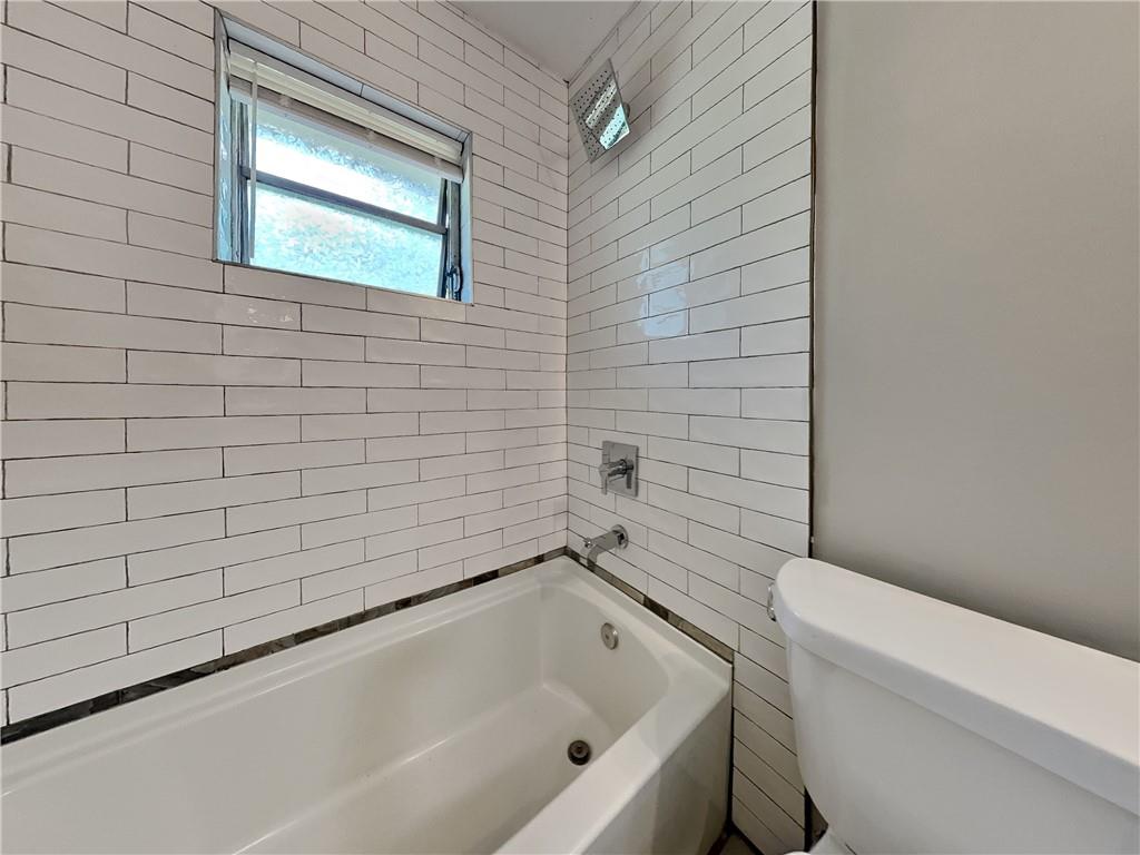 224 Buchanan Terrace Decatur, GA 30030 - Photo 19 of 23 a bathroom with a bathtub and toilet