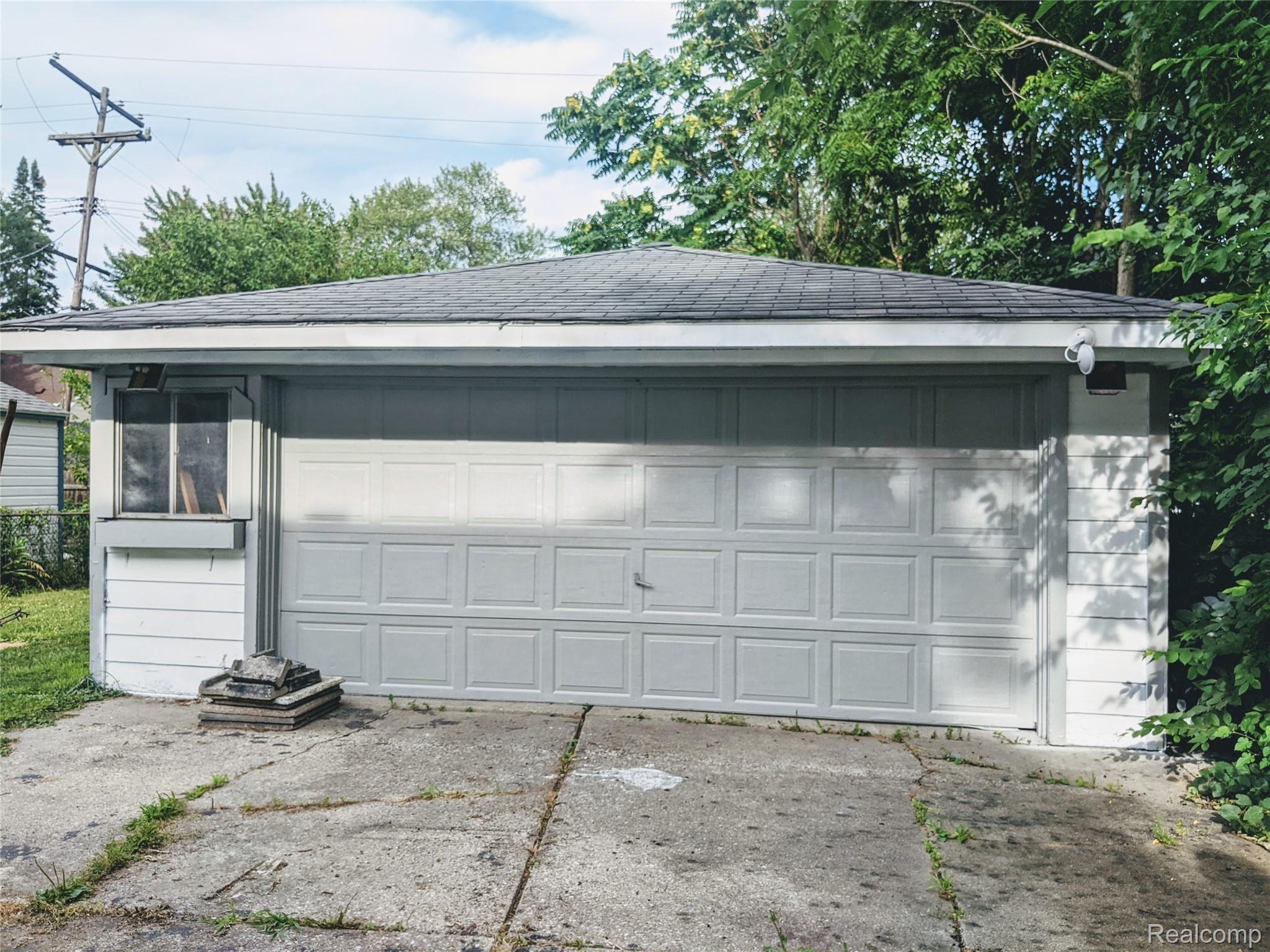 6627 Pelham Road Allen Park, MI 48101 - Photo 34 of 34 2 car garage with side walk in door