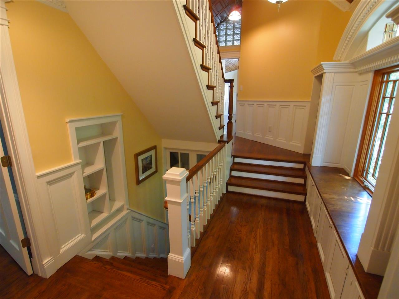 724 Rosemont Avenue Raleigh, NC 27607 - Photo 12 of 24 Library