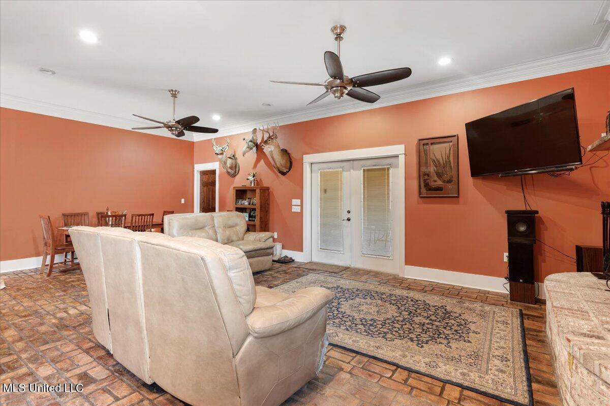 47 Mage Road Wiggins, MS 39577 - Photo 5 of 41 10-Living Room